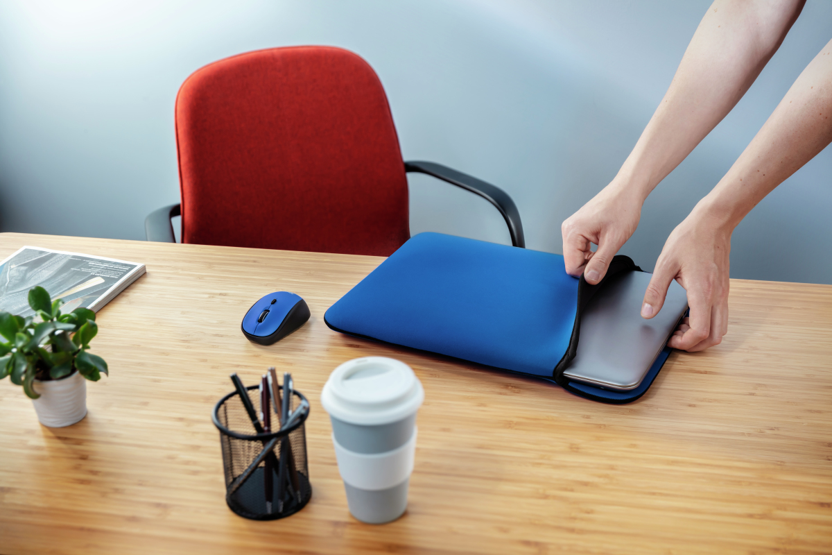 Funda portátil - Trust Yvo Funda Reversible + Ratón Inalámbrico, 15.6", Universal, Neopreno, Azul