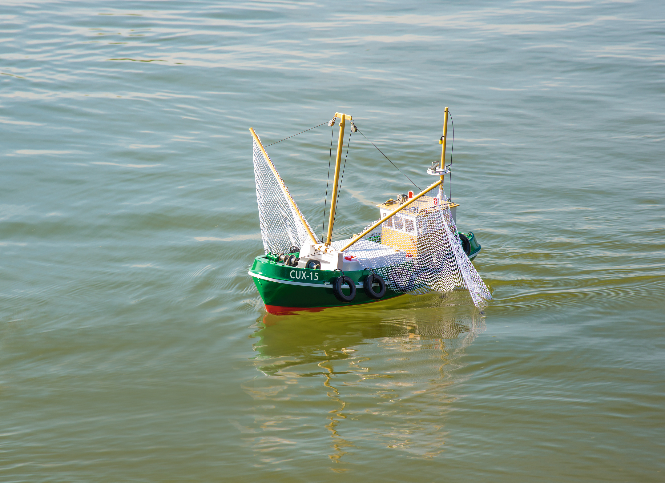 CARSON RC-Fischkutter Cux-15 2.4G Spielzeugboot, 100% Grün RTR