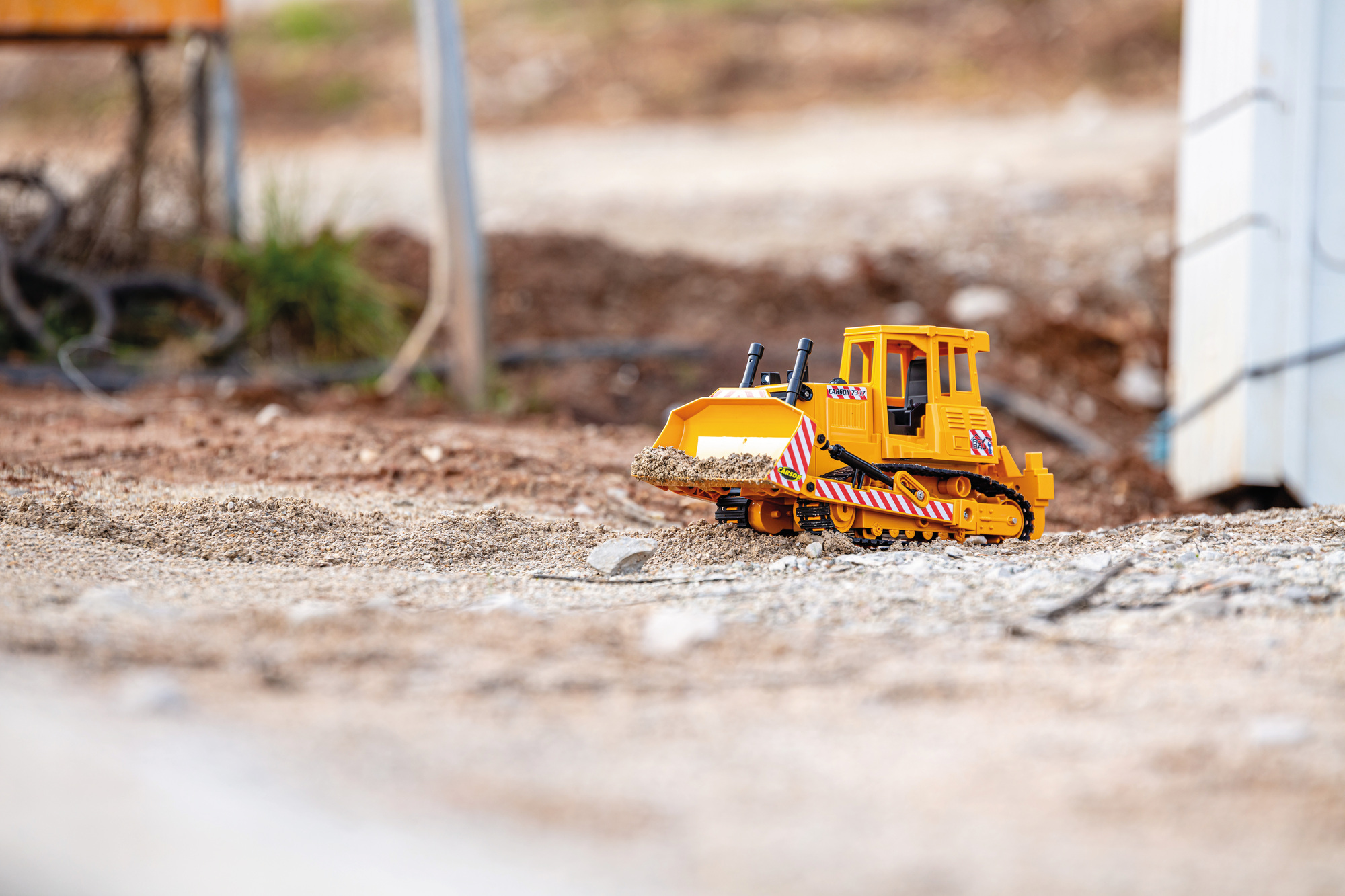 CARSON 1:20 RC Bulldozer 2,4G 100% RTR Spielzeugmodellfahrzeug, Gelb