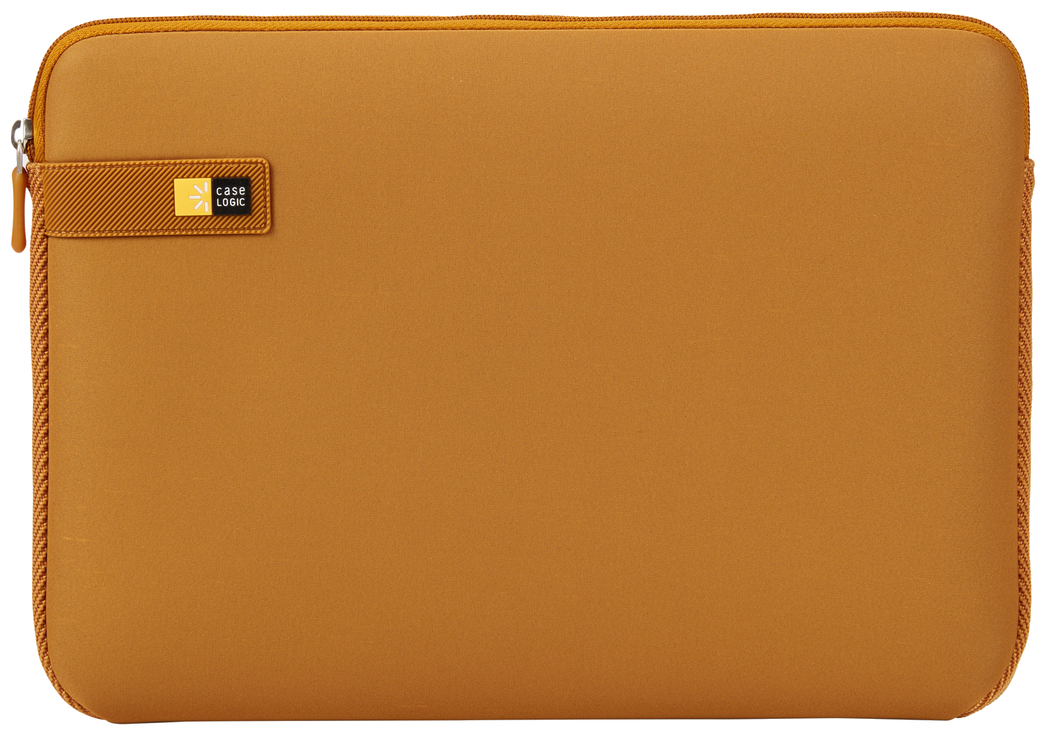 Eine hellbraune Case Logic Laptop-Hülle. Sie hat einen Reißverschluss und ein Case Logic-Etikett auf der Vorderseite.