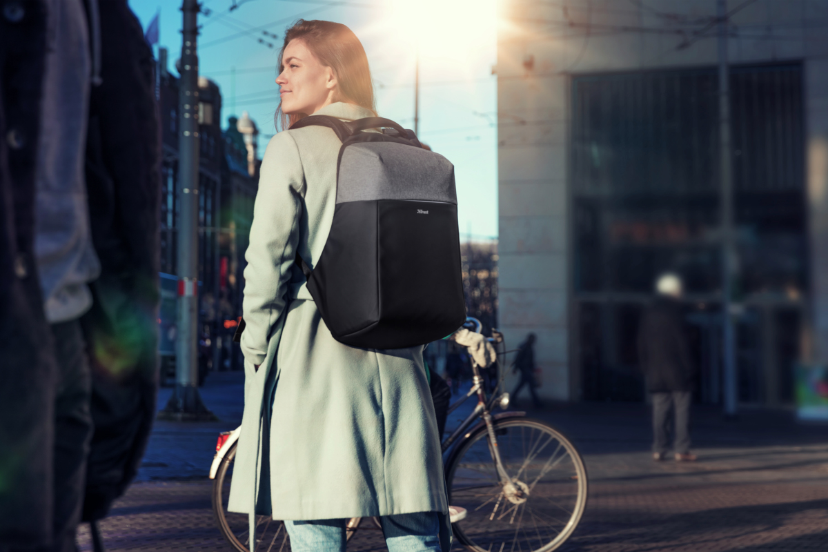 Mochila para portátil - Trust Nox Anti-theft, Antirrobo, Para Portátil hasta 15.6", 22 l, Poliéster, Negro