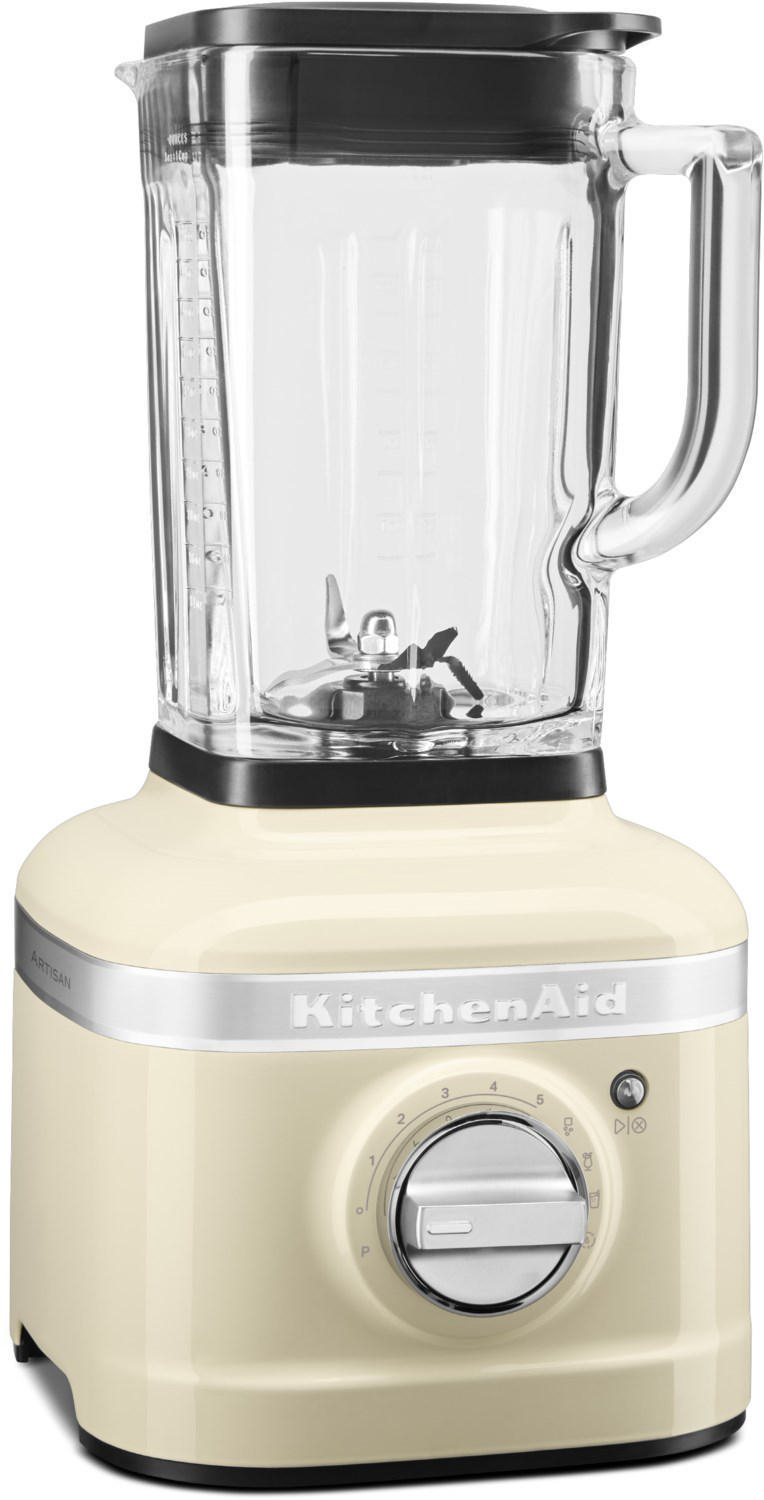 Ein cremefarbener KitchenAid-Mixer mit einem durchsichtigen Glasbehälter.