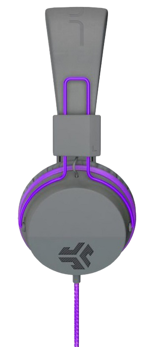 Casque JLab gris, accents violets et câble audio violet.