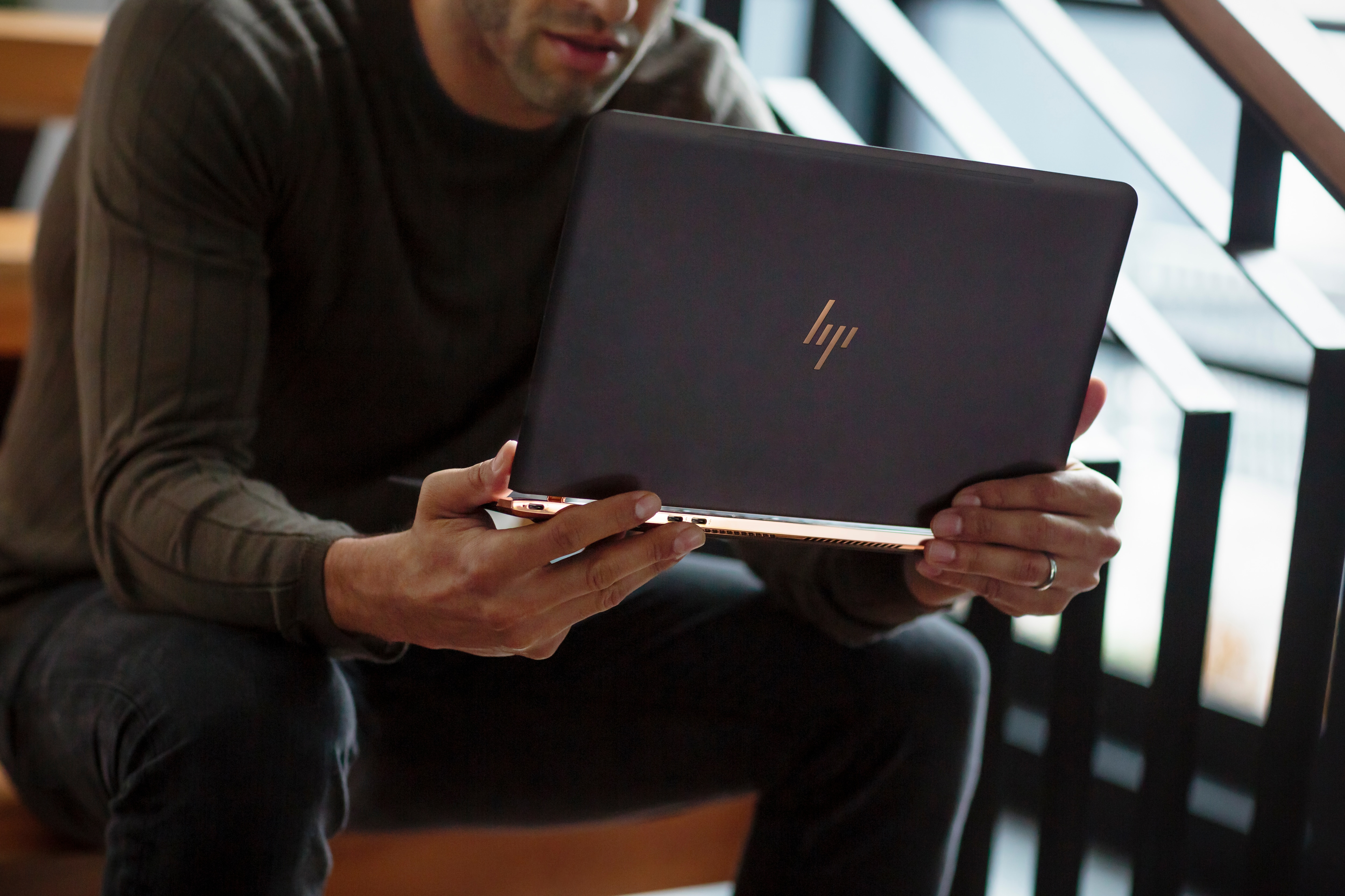 HP Spectre 13-v030ng  - 13,3 Zoll - Intel® Core™ i7 i7-6500U - 8 GB - 512 GB - Intel® HD 520 - Windows 10 Home (64 Bit)