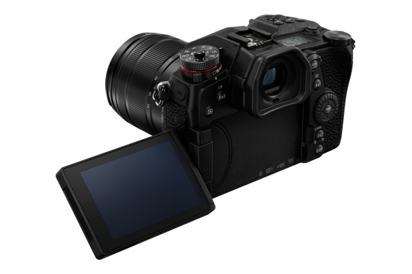 PANASONIC Lumix DC-G9MEG-K Systemkamera mit Objektiv 12-60 mm, 7,5 cm Display, WLAN