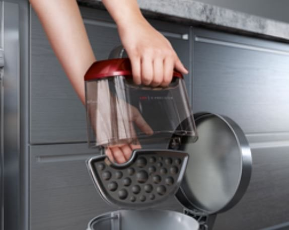 Aspirador sin bolsa - AEG LX9-3-CR, 650 W, 1.6 l, 72 dB, Rojo