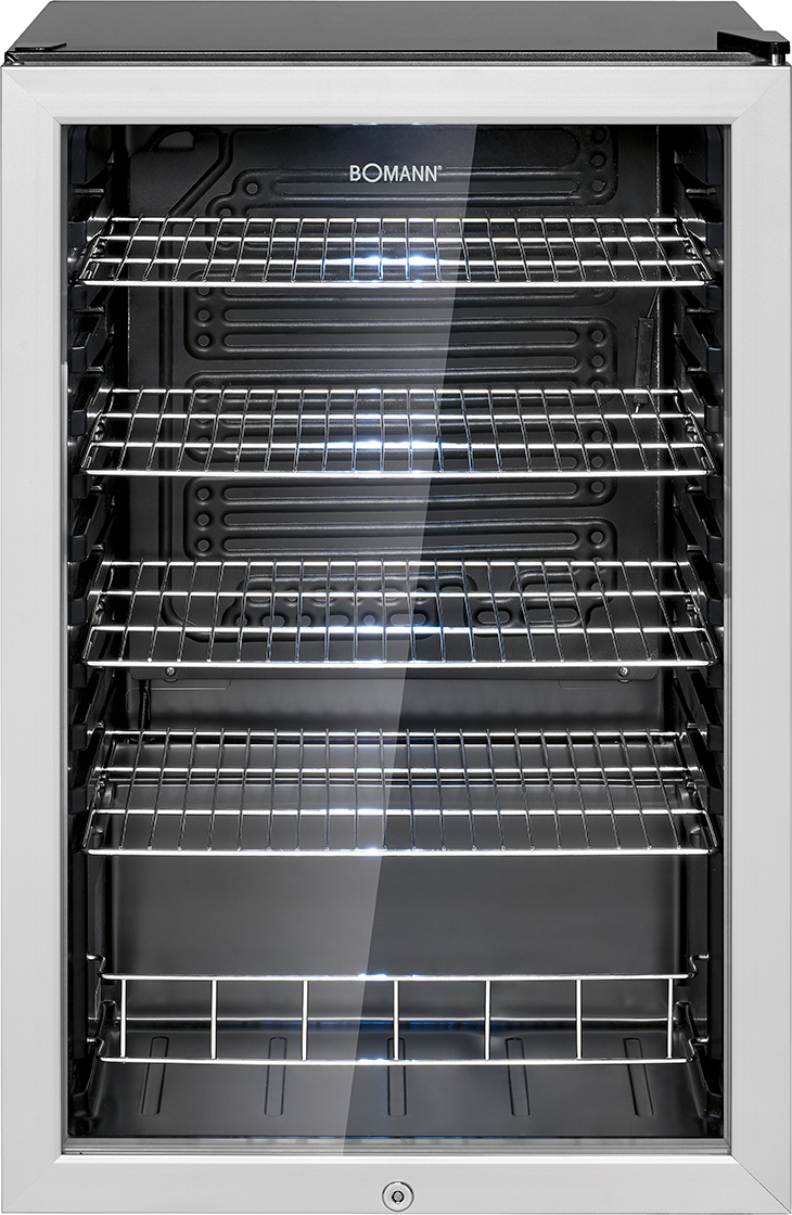 Edelstahl Bomann Mini-Kühlschrank mit Regalen. Glastür. Weißer Hintergrund.