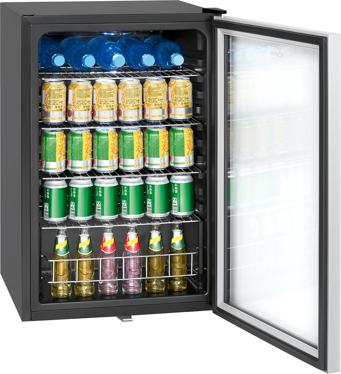Schwarzer Mini-Kühlschrank mit Getränken. Geöffnete Tür.