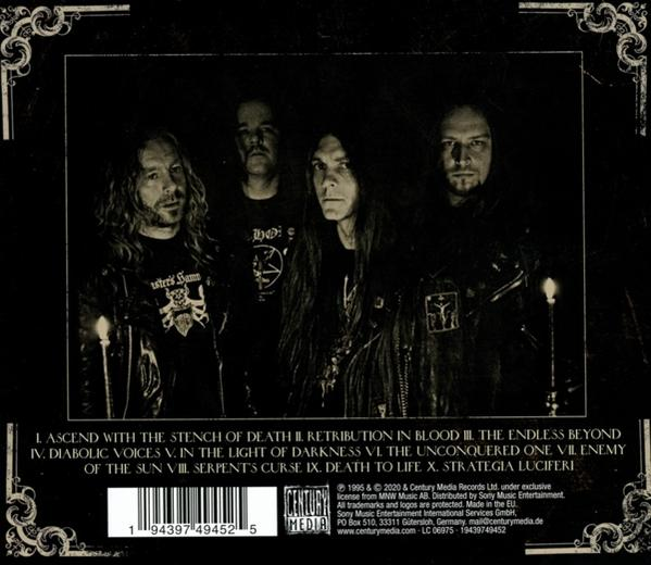 CD-Cover mit einer Band von vier Männern in dunkler Kleidung. Der Bandname steht unten.