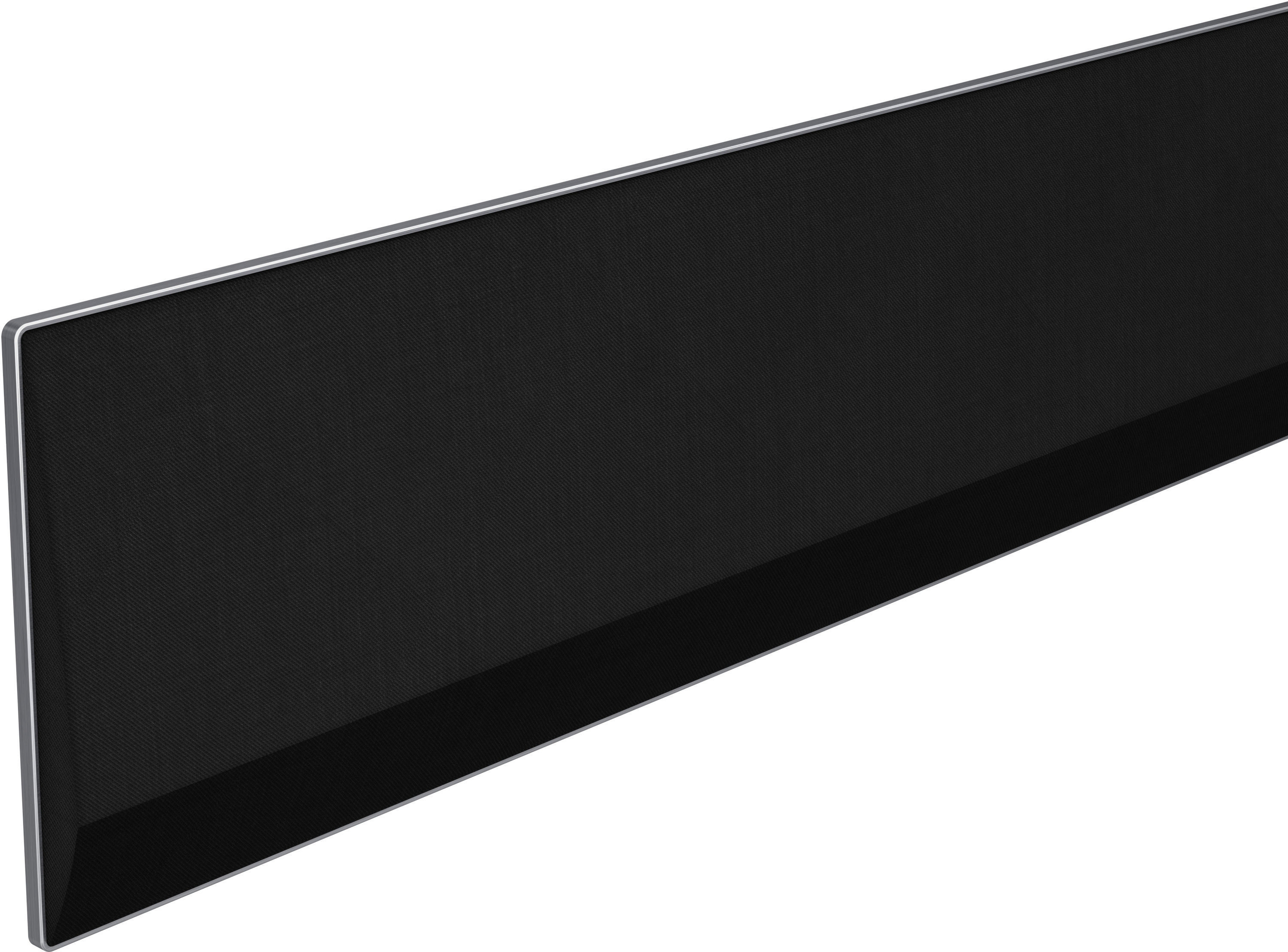 Schwarze Soundbar mit silberner Zierleiste auf weißem Hintergrund.
