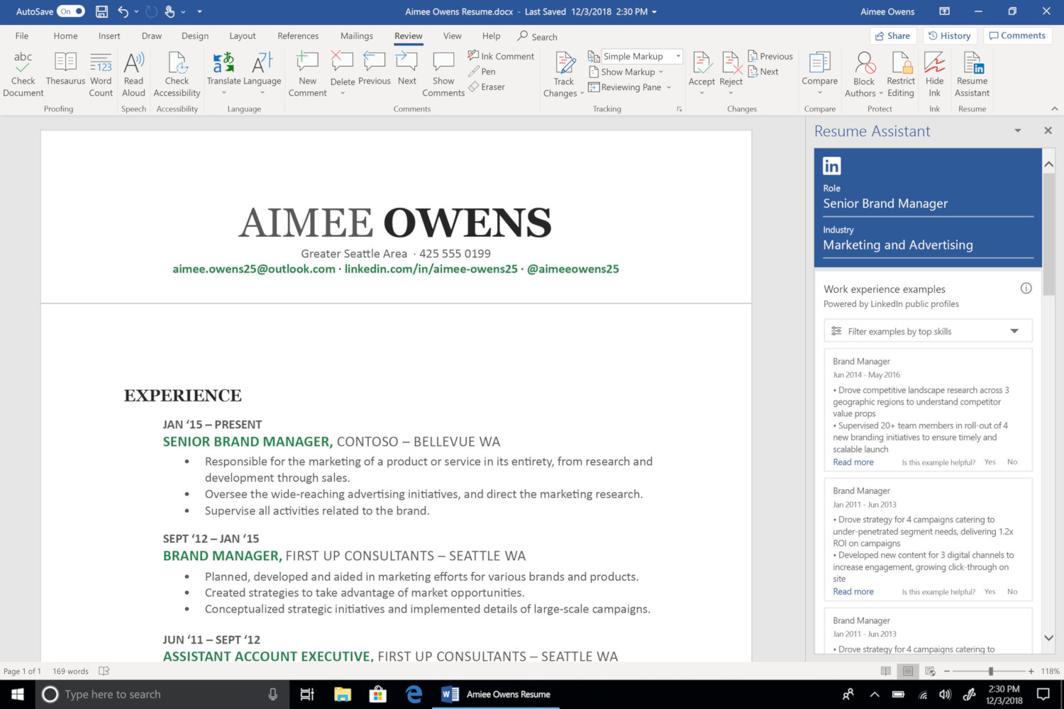 Capture d'écran d'un CV dans Microsoft Word. Texte et tableaux visibles. Fond bleu.