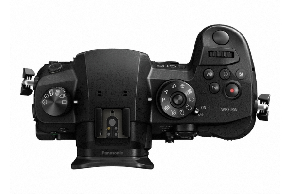 PANASONIC Lumix DC-GH5 Body Systemkamera, 8 cm Display Touchscreen, WLAN