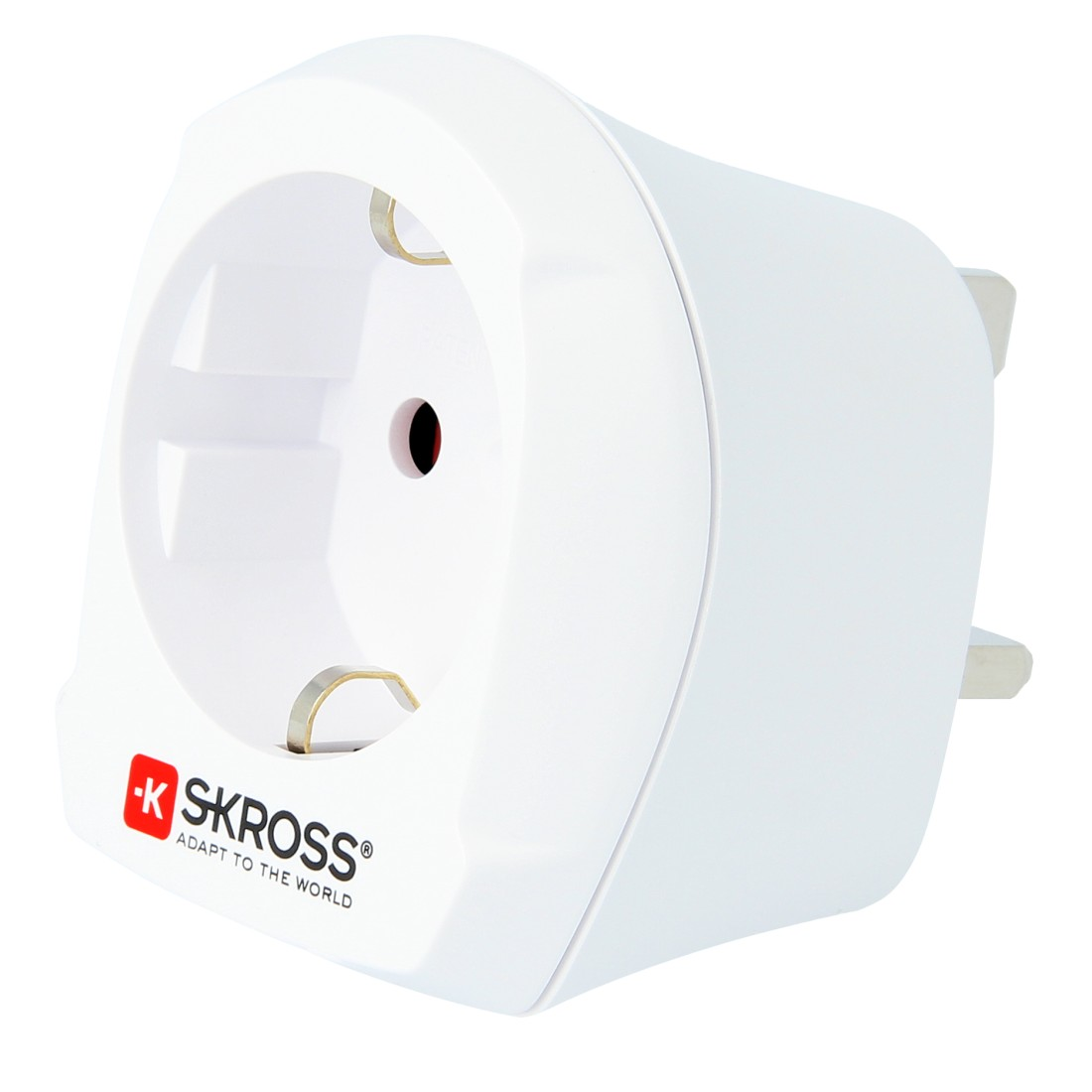 Ein weißer Adapter für UK-Steckdosen. Es ist ein SKROSS-Adapter für die Anpassung an die Welt.