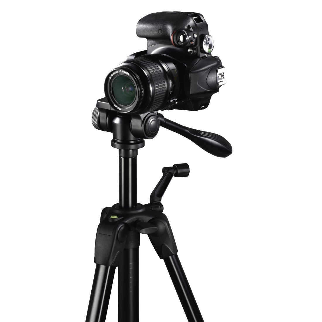 Eine DSLR-Kamera mit Objektiv auf einem schwarzen Stativ, vor weißem Hintergrund.