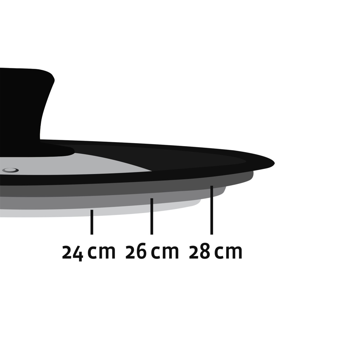 Drei schwarze Pfannen in verschiedenen Größen, 24 cm, 26 cm und 28 cm, auf weißem Grund.