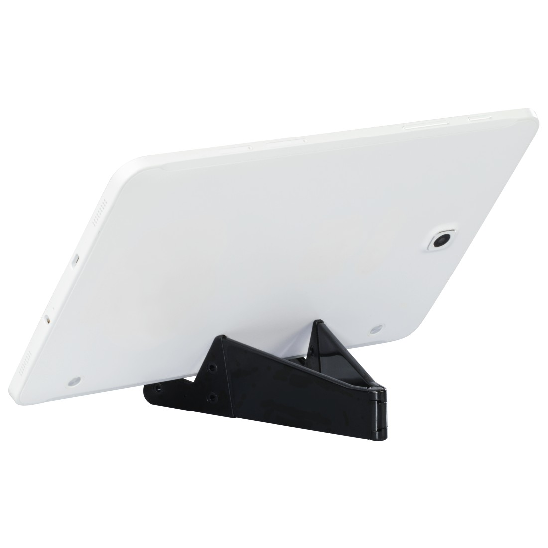Weißes Tablet auf einem schwarzen Ständer, nach oben abgewinkelt, zeigt die Rückseite.
