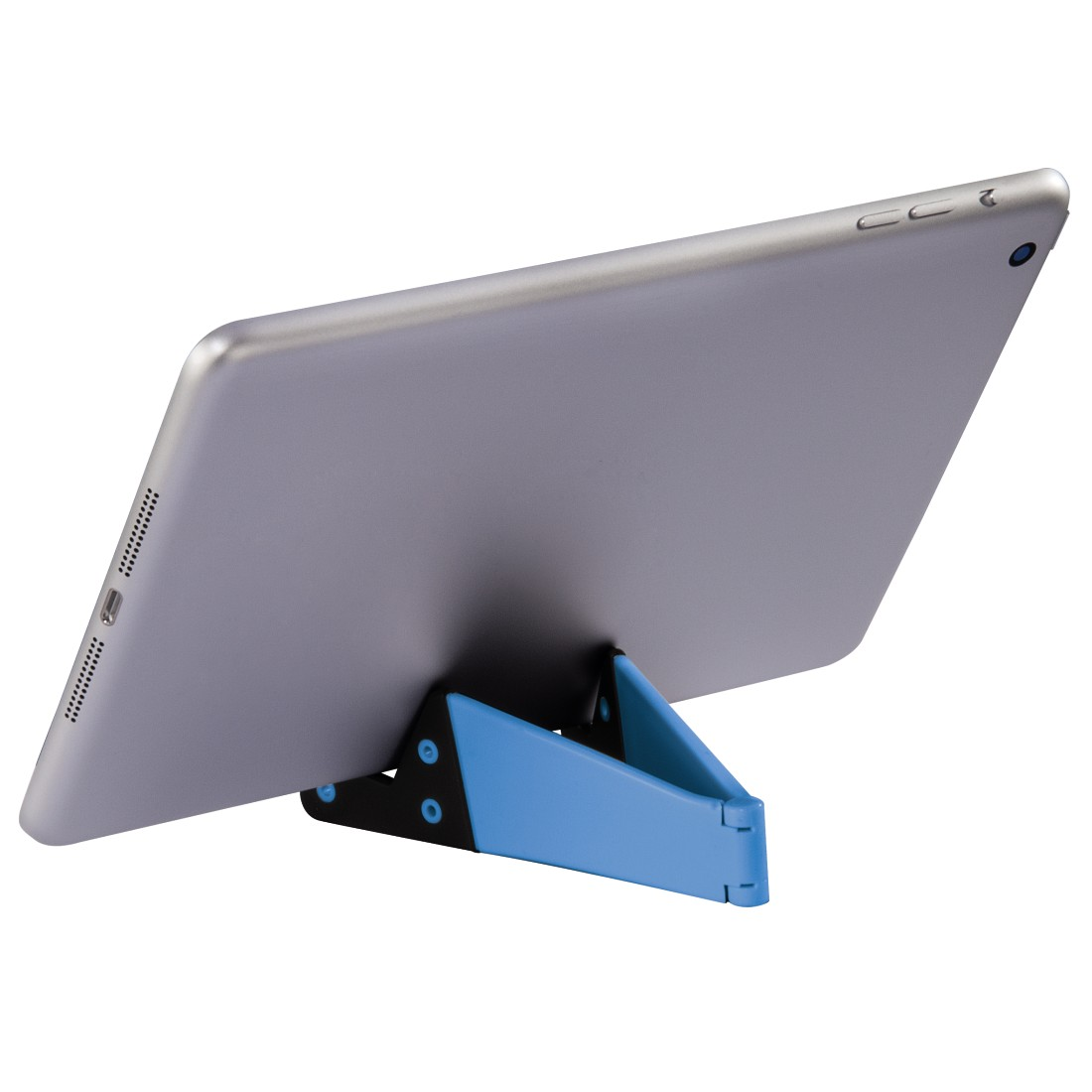 Tablet auf einem blauen Ständer. Das Tablet ist silberfarben.
