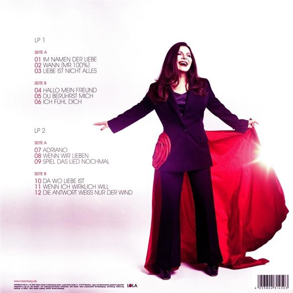 Albumcover mit einer Frau im Anzug und rotem Umhang. Text ist auf dem Cover sichtbar.