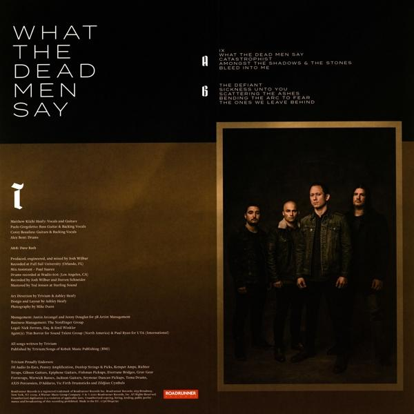 Albumcover: Text, Bandmitglieder auf einem Foto und weißer Hintergrund.