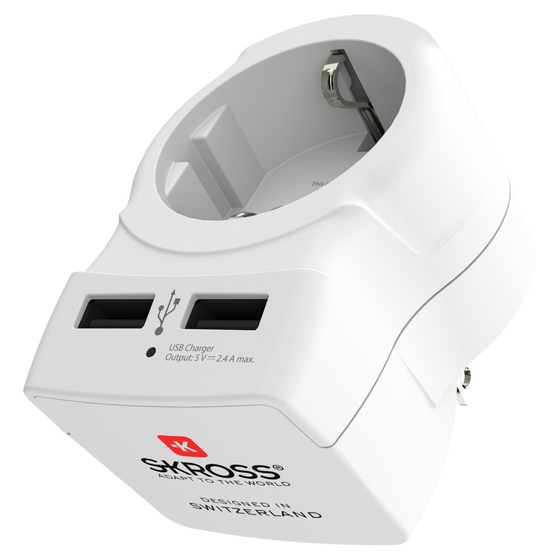Weißer Reiseadapter mit USB-Anschlüssen, schwarzem Text und rotem Logo. Er wurde in der Schweiz entworfen.