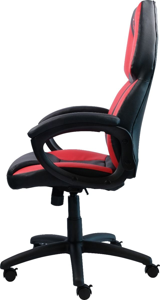 Een zwarte en rode gaming stoel. Het heeft een hoge rugleuning, armleuningen en een vijfsterren voet met wielen, van opzij gezien.