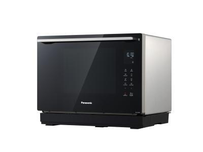 Ein schwarzer und silberner Panasonic Mikrowellenherd, auf weißem Hintergrund.