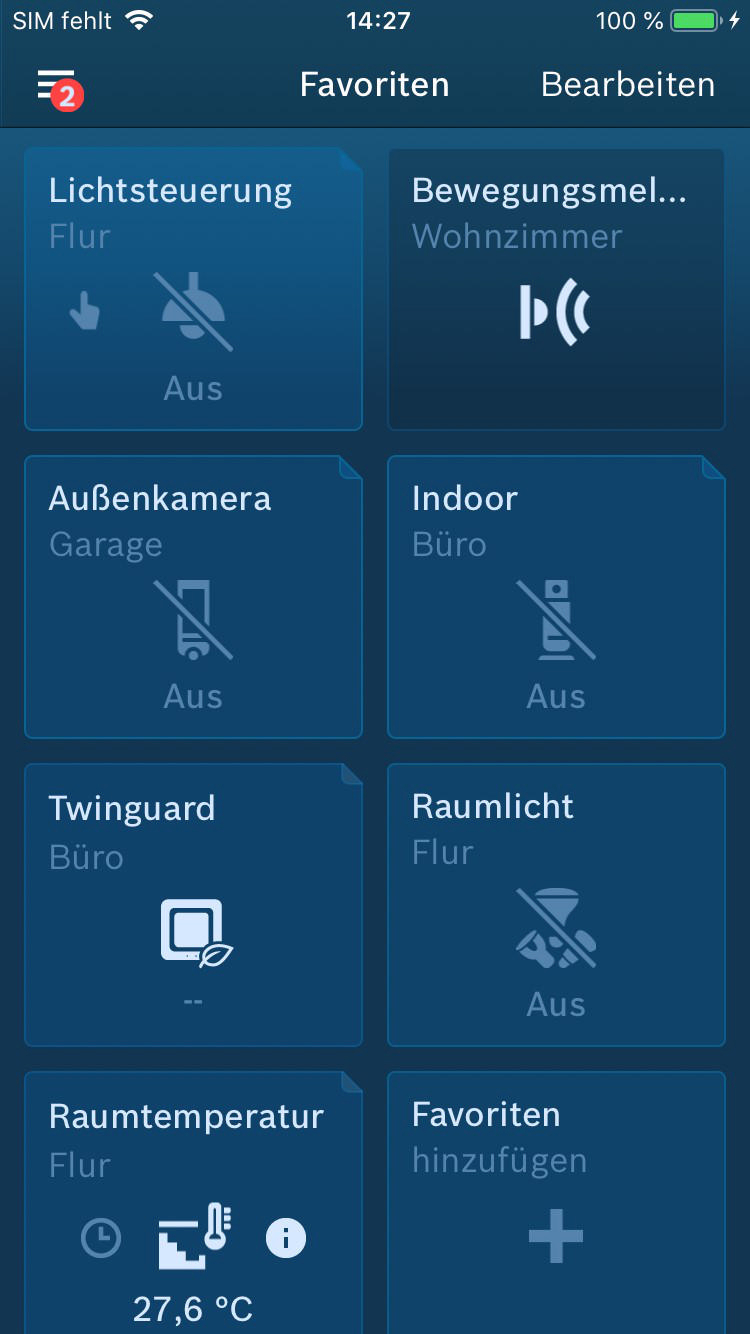 Smartphone-Bildschirm zeigt Kacheln mit App-Funktionen auf Deutsch. Oben: Favoriten. Mitte: Funktionen.