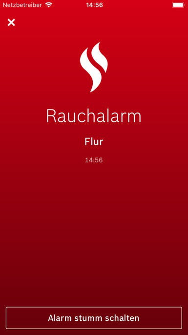 Ein roter Bildschirm zeigt ein Flammen-Symbol, das Wort 'Rauchalarm' und 'Flur'. Ein Button lautet 'Alarm stumm schalten'.
