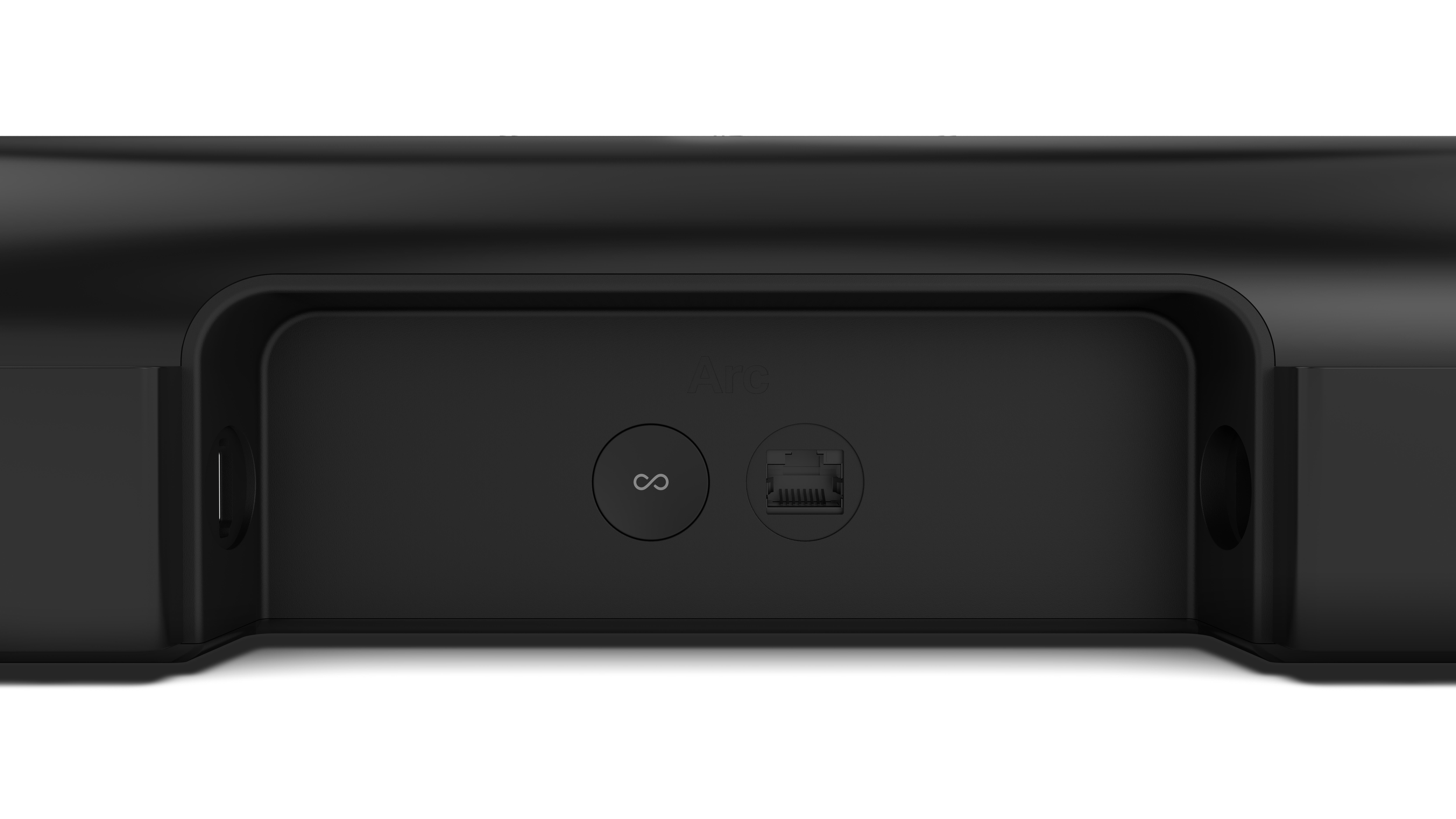 Rückseite einer schwarzen Soundbar. Es hat Anschlüsse für Strom, Ethernet und andere Geräte.