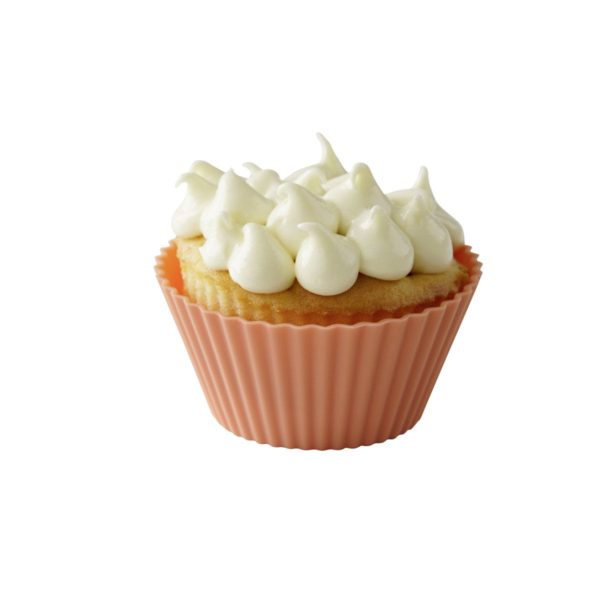 Ein Cupcake in einer rosa Papierform, bedeckt mit einem Wirbel aus weißem Zuckerguss.
