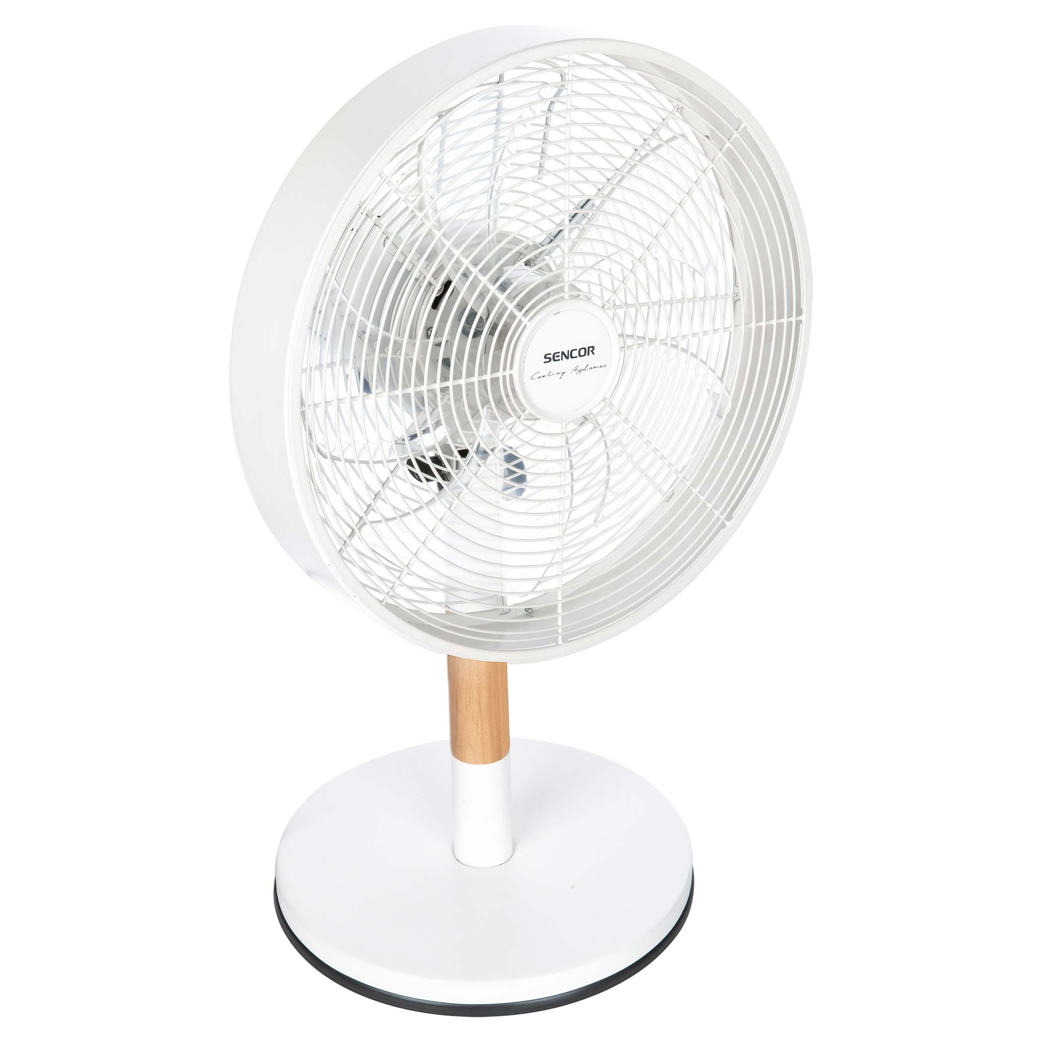 Fehér álló ventilátor fa alappal és fehér védőráccsal.
