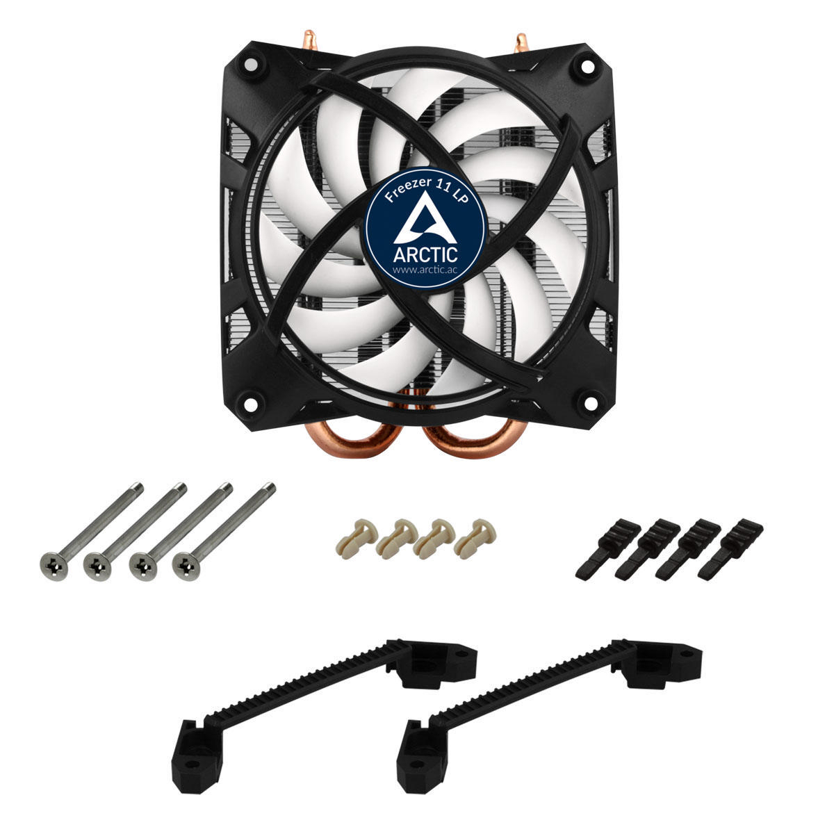 Ein schwarzer CPU-Kühler mit Lüfter und Kupfer-Heatpipes, mit Montagematerial auf Weiß.