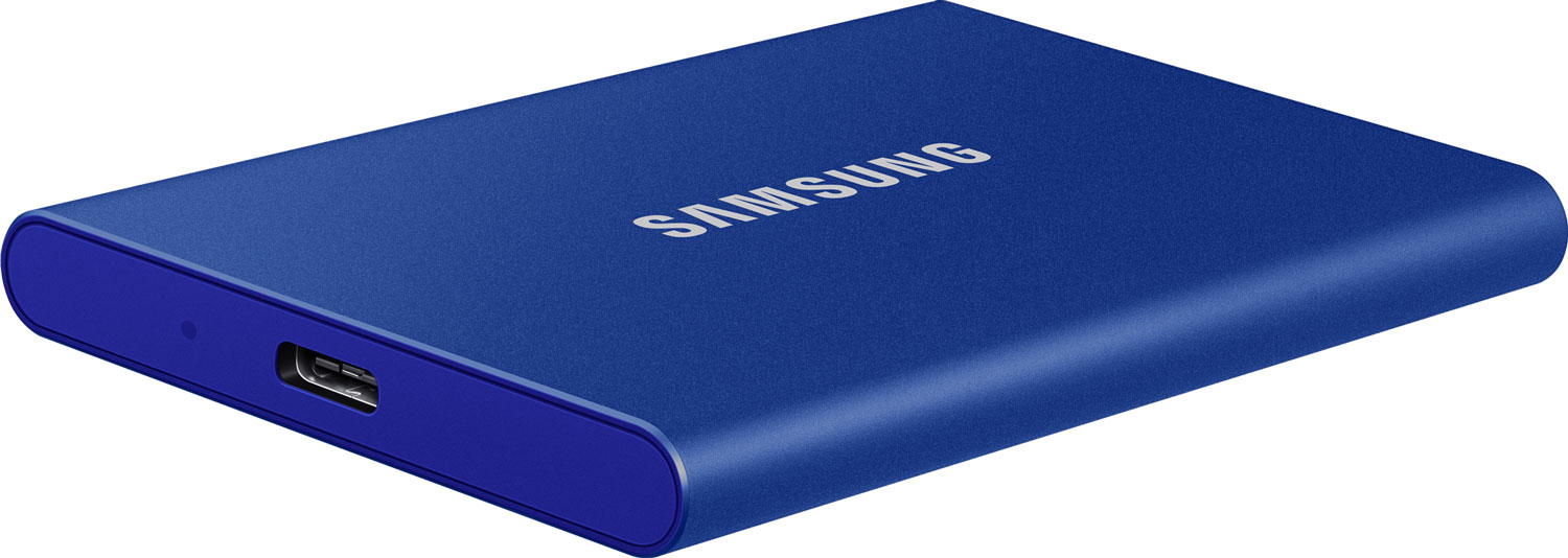 Un SSD portable Samsung bleu avec un port USB-C sur fond blanc.