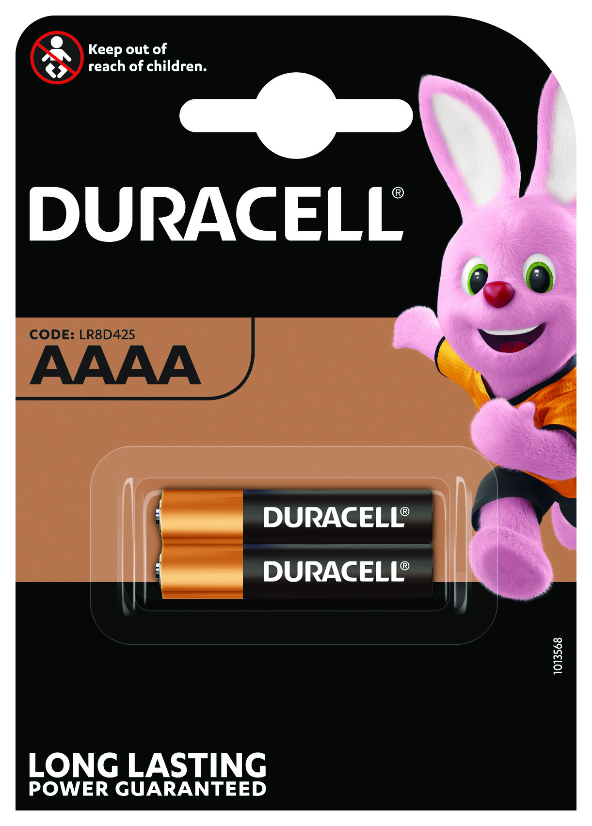 Pilas Duracell AAAA en un blíster con una mascota de conejito rosa a la derecha.