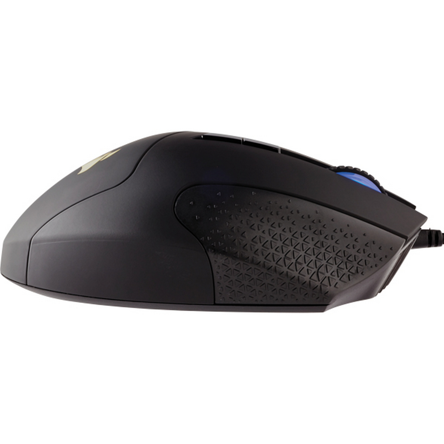 Un ratón gaming negro con rueda de desplazamiento azul y agarre texturizado. El logotipo de la marca es visible.