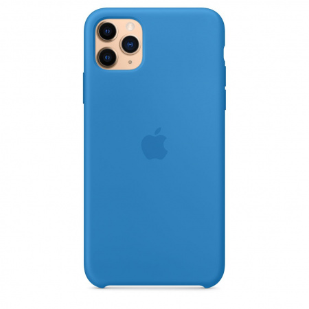Eine blaue Handyhülle mit dem Apple-Logo und drei Kameras auf der Rückseite.