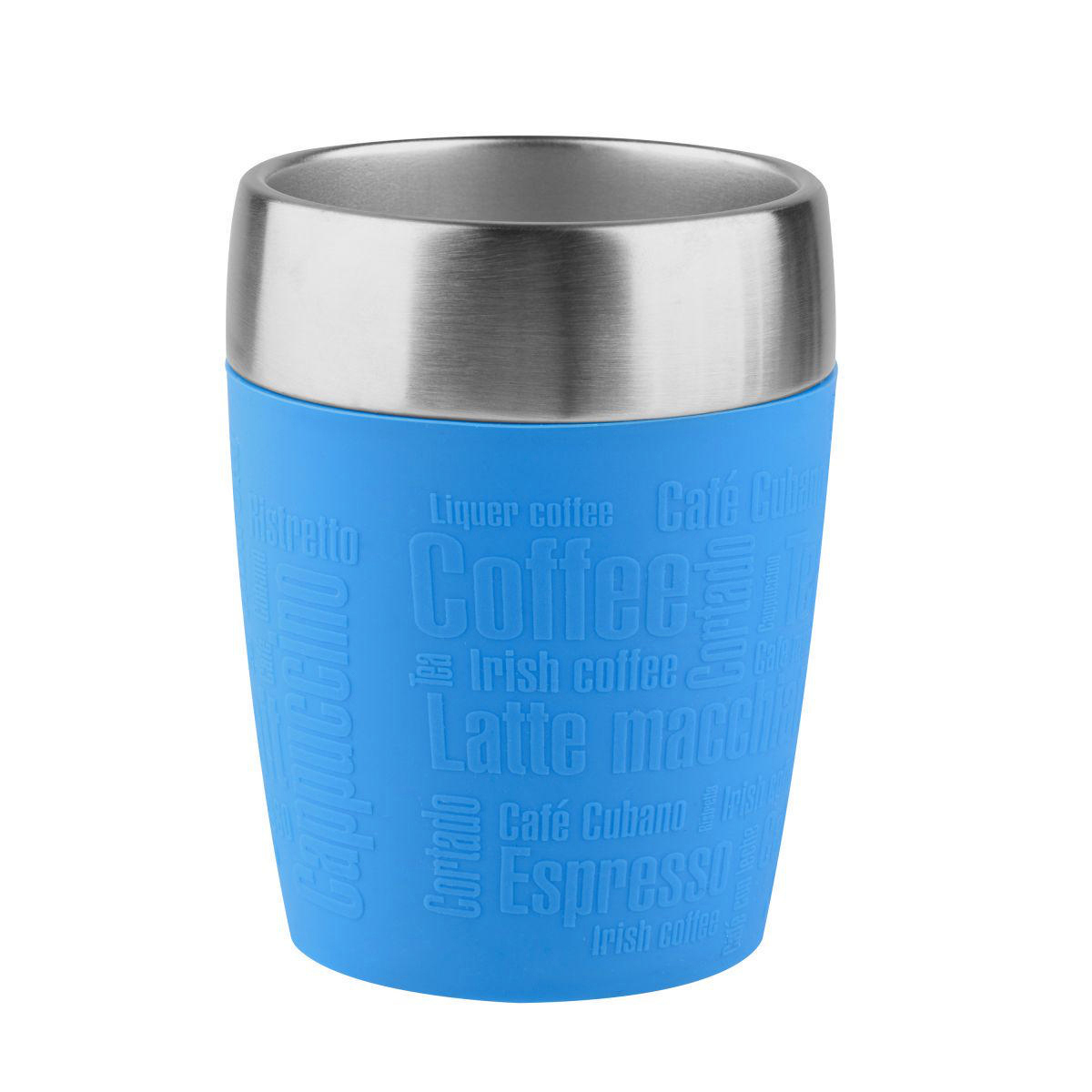 Ein blauer Reisebecher mit silbernem Rand. Der Text auf dem Becher enthält 'Coffee' und Kaffeesorten. Auf weißem Hintergrund.