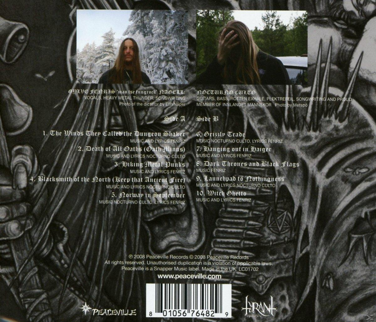 Rückseite der CD mit Fotos von Metal-Bandmitgliedern, Songtiteln und Credits.