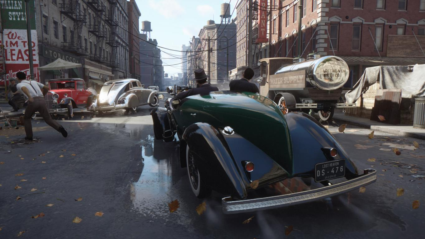 Una escena callejera de un videojuego, con coches, personas y edificios.