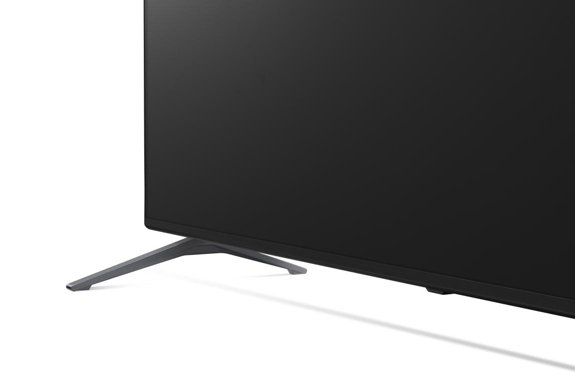Un televisor negro sobre una superficie blanca con un soporte gris. Vista de cerca, mostrando el soporte.