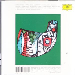 Pochette d'album avec un design abstrait coloré sur fond vert, texte blanc en haut.