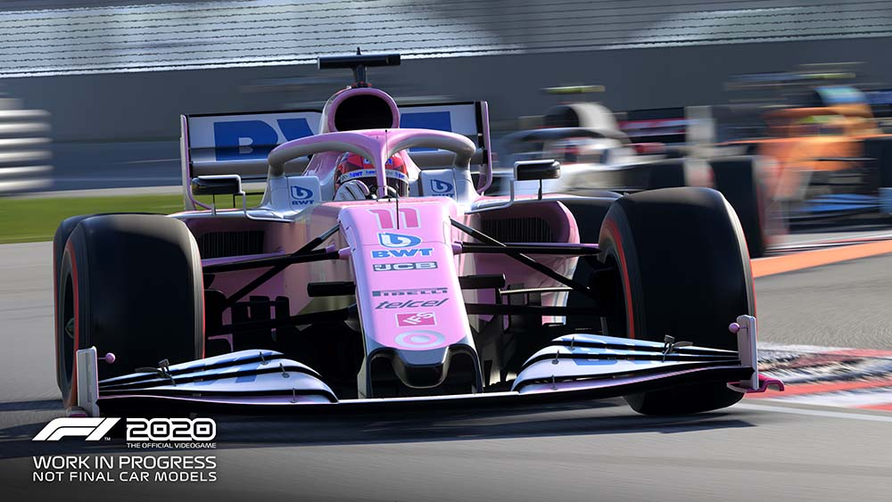 Een roze raceauto scheurt over een baan, wazige achtergrond. Tekst: F1 2020. In ontwikkeling.