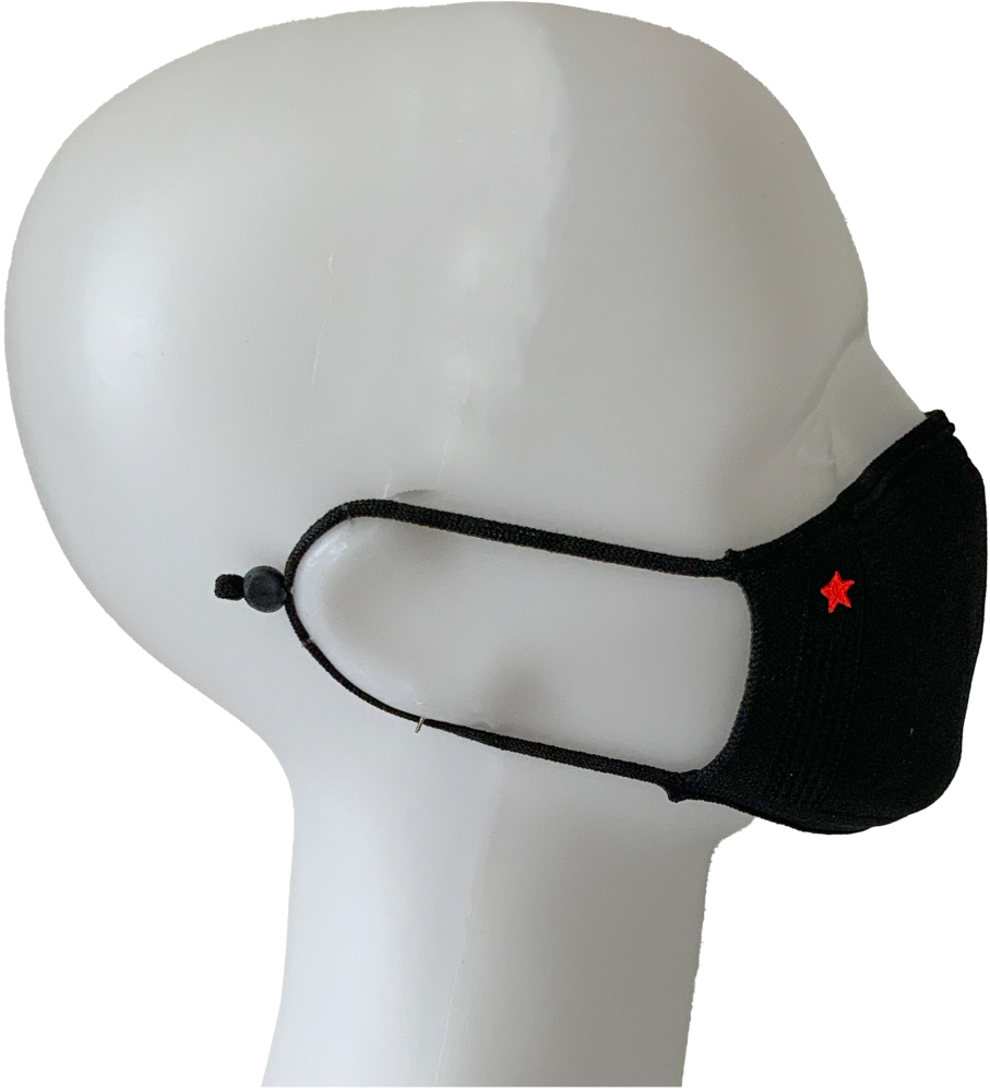 Een mannequinhoofd met een zwart gezichtsmasker met een rode ster. Het masker heeft verstelbare bandjes.