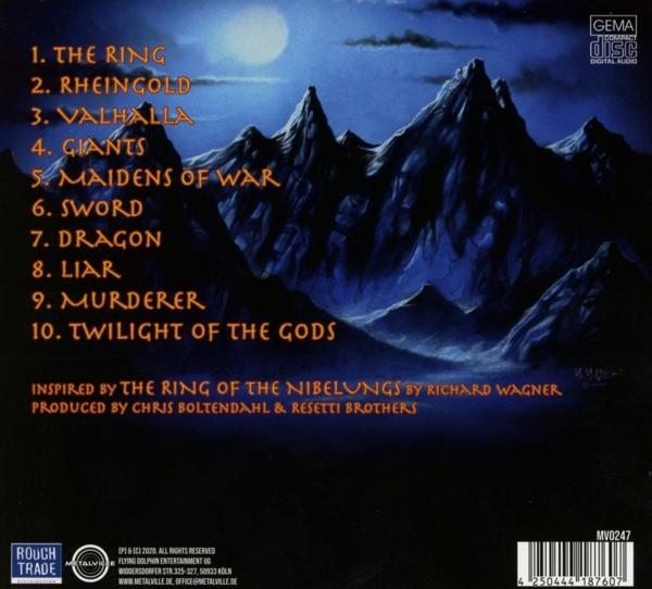 CD-Cover mit Berglandschaft und Songtiteln in Gold. Dunkelblaues und schwarzes Farbschema.