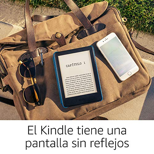 Kindle y teléfono en una bolsa, gafas de sol y texto en español.