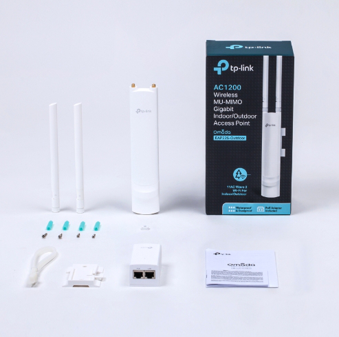 Weißes TP-Link AC1200 Access Point Kit mit Antennen und Zubehör.