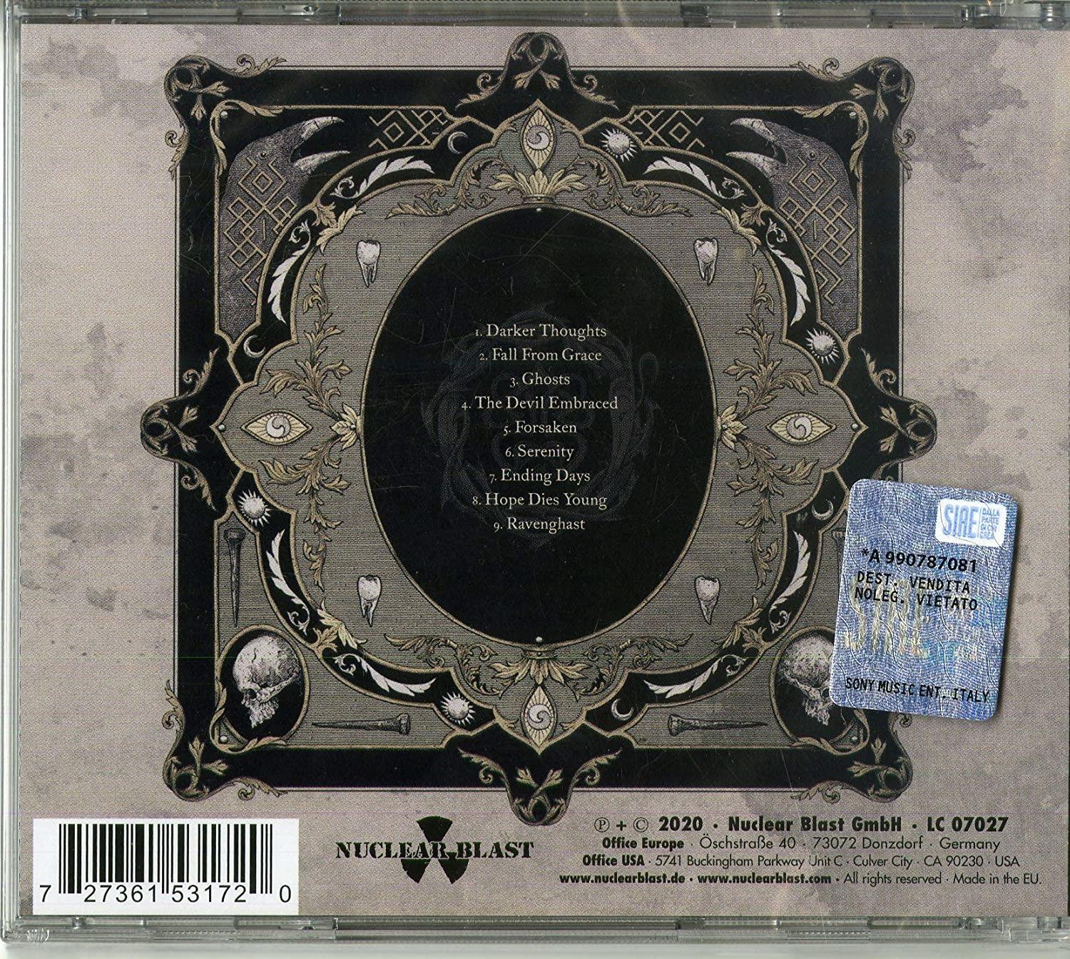 CD hátlapja szöveggel egy zenei albumról. Tartalmaz egy dallaszlistát, szerzői jogi információkat és egy matricát.