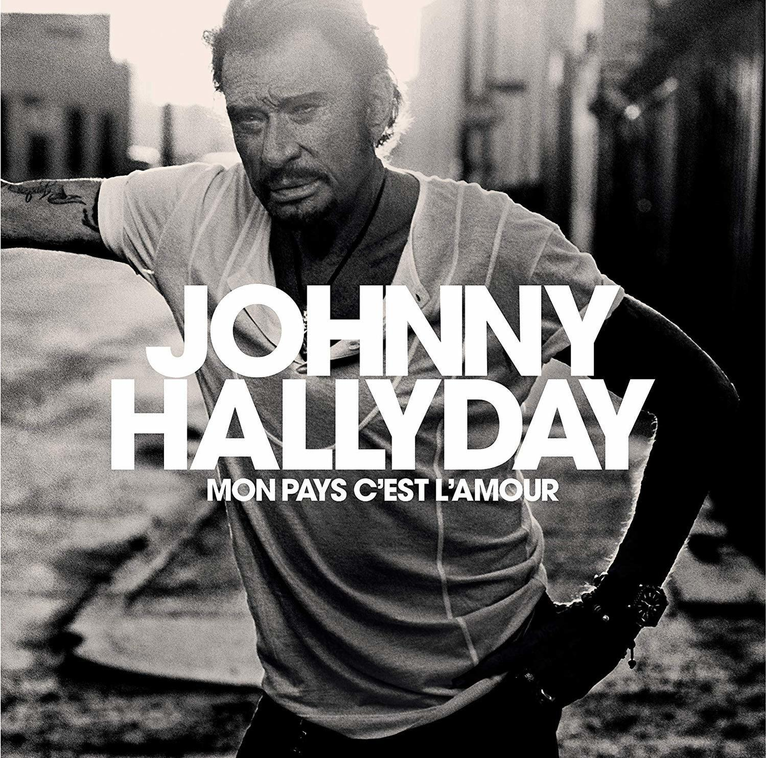 Zwart-wit afbeelding van Johnny Hallyday. Tekst luidt 'Johnny Hallyday' en 'Mon pays c'est l'amour'.