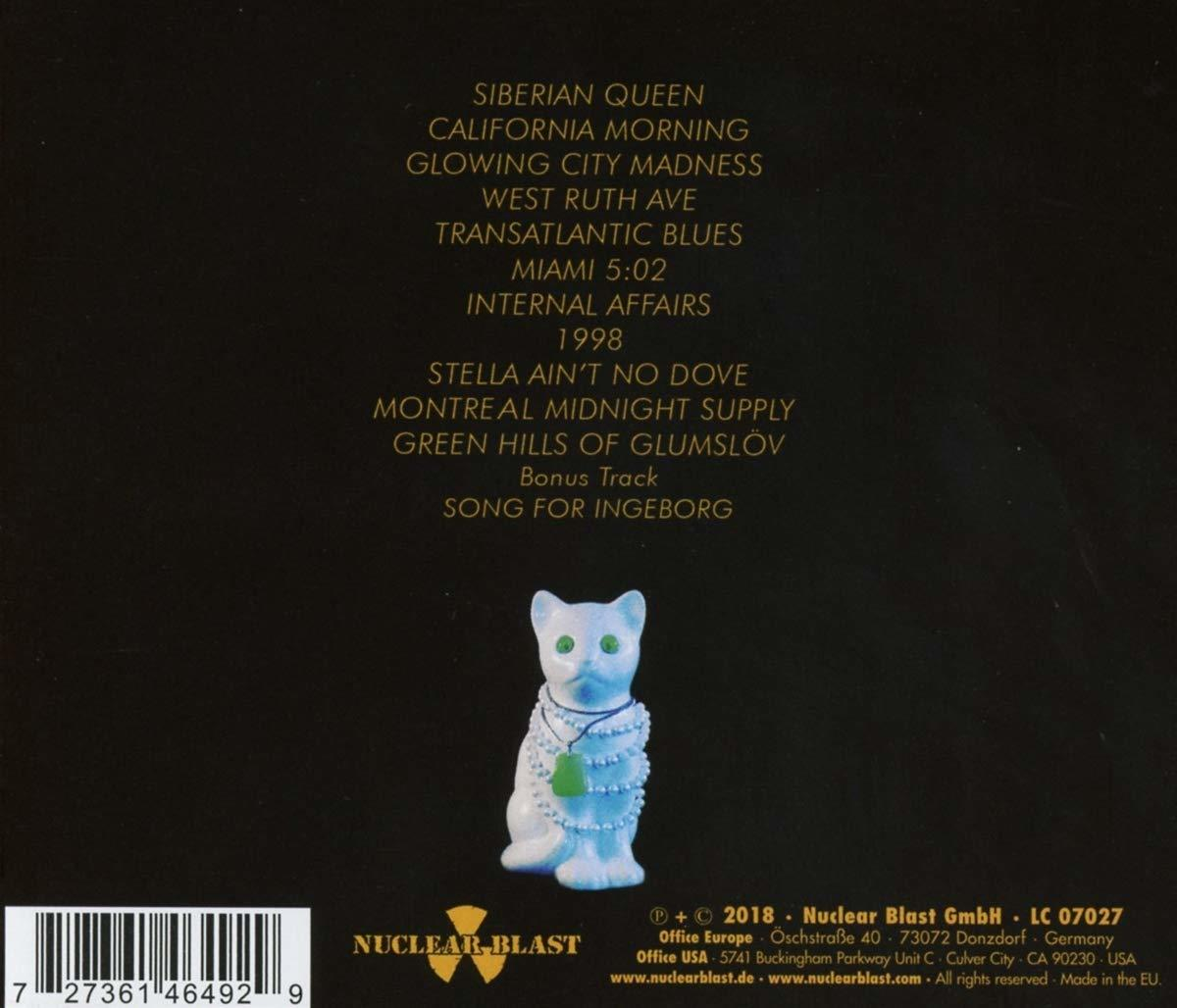 Die Rückseite einer CD mit Titellisten, einer Katzenfigur und dem Nuclear Blast Logo.