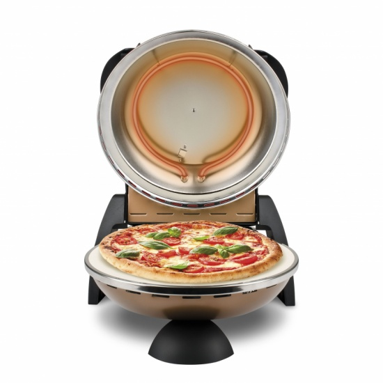 Offener Pizzaofen mit Pizza auf dem Steinboden. Rotes Heizelement sichtbar.